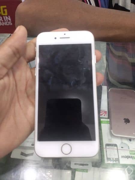 iPhone 7 condition 10 by 9 non pta sim lock 9