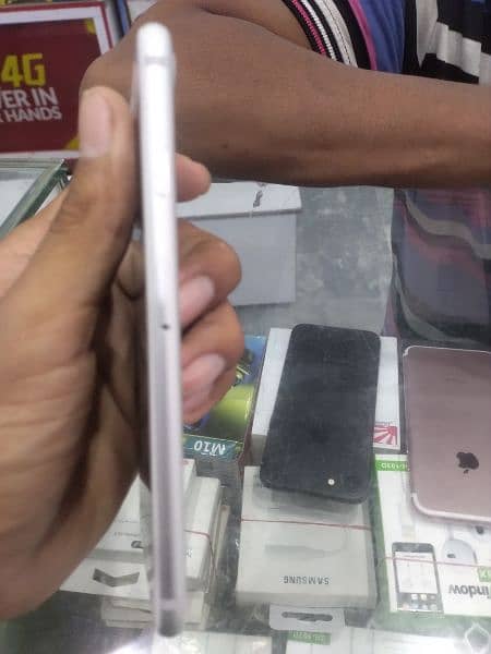 iPhone 7 condition 10 by 9 non pta sim lock 10