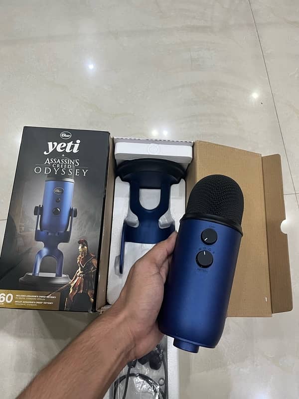 blue yeti microphone with box 5