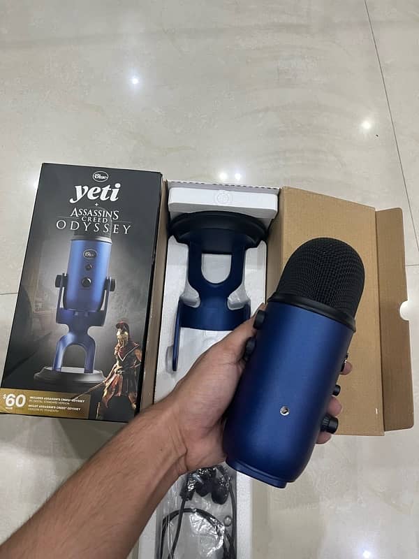 blue yeti microphone with box 6