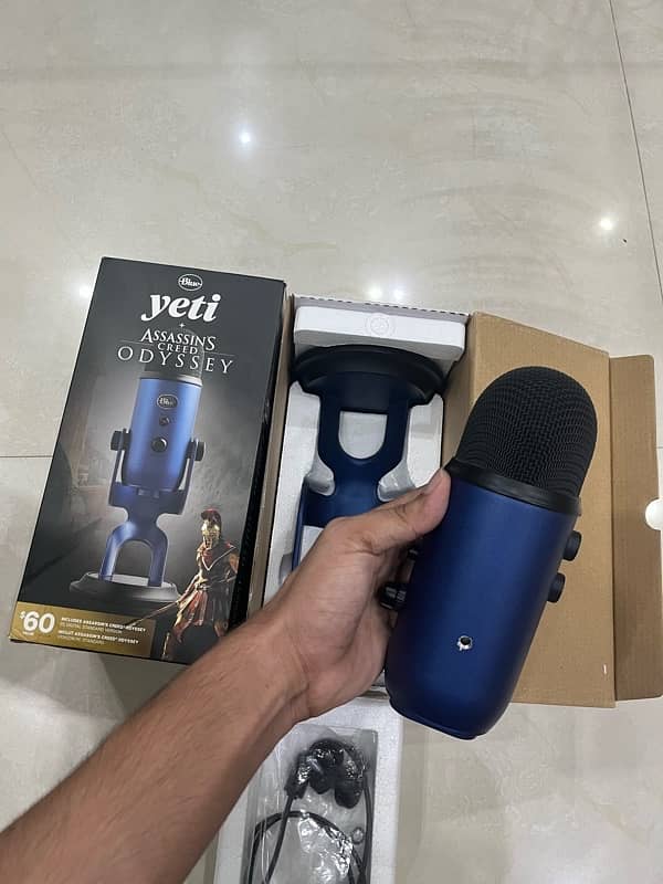 blue yeti microphone with box 7