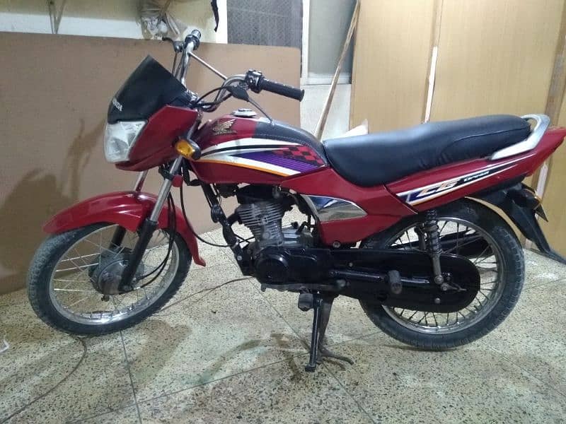 Honda cg Dream 125 fully new condition Lahore number 6