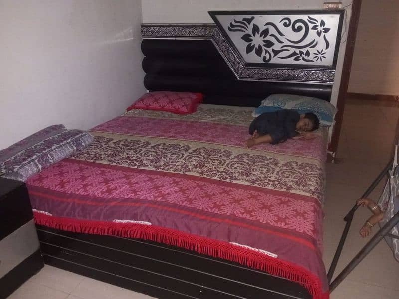 complete Bed Set Without Matress 2