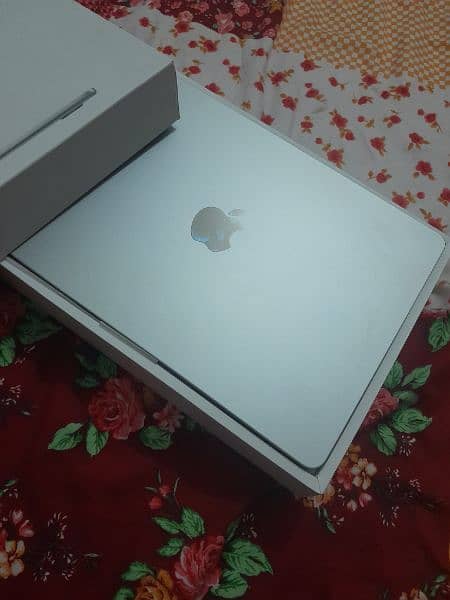 apple Mac book air m2 2022 2