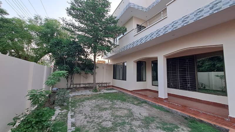 One Kanal House For Rent 6