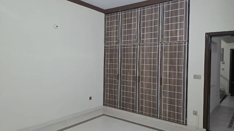 One Kanal House For Rent 10