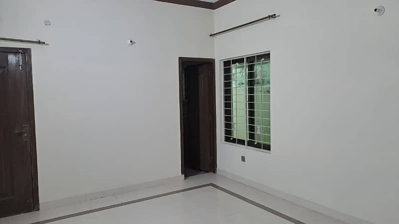 One Kanal House For Rent 12