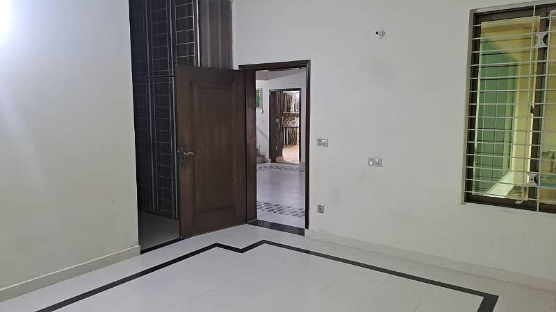 One Kanal House For Rent 14