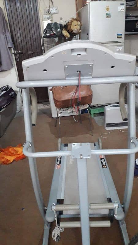 treadmill in reasonable price. contqct only serious buyer 1