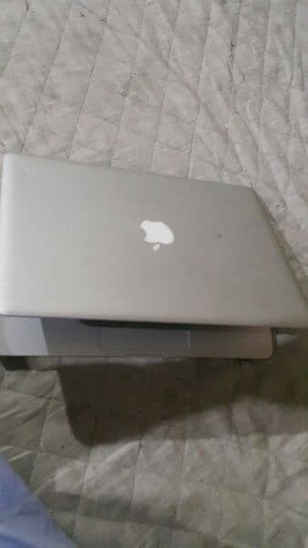 Macbook pro 2012. core i5.4GB Ram. 128GB Samsung latest SSD 0