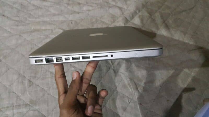 Macbook pro 2012. core i5.4GB Ram. 128GB Samsung latest SSD 1