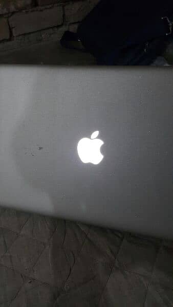 Macbook pro 2012. core i5.4GB Ram. 128GB Samsung latest SSD 3