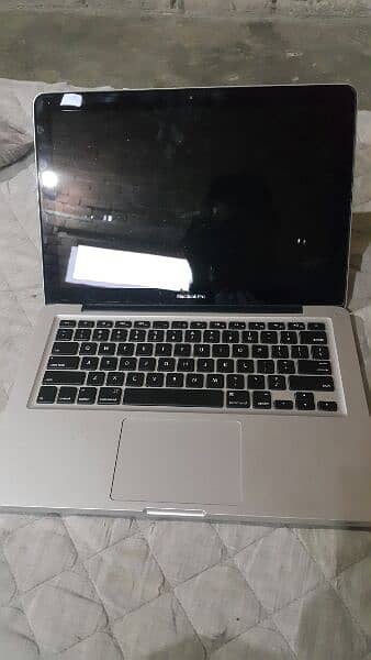 Macbook pro 2012. core i5.4GB Ram. 128GB Samsung latest SSD 5