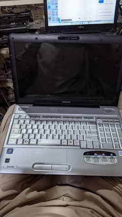 Toshiba Sattelite. . . . RAM: 6GB DDR3 HDD: 500GB Battery Backup: 2hrs o