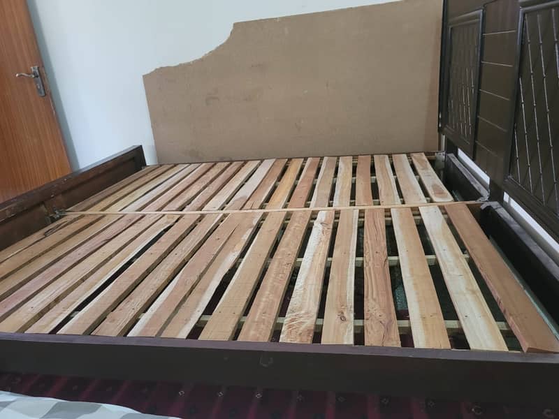 Wooden frame bed 0