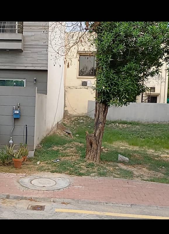 Beautiful 10 Marla Facing Park Plot For Sale In Bahria Town Lahore 8