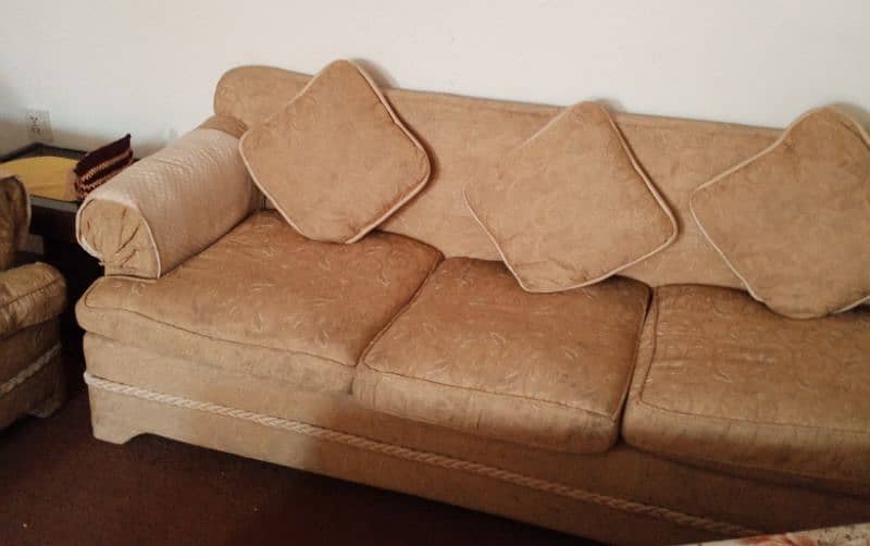 i want to sale my solid wood sofa set 7 seater 0