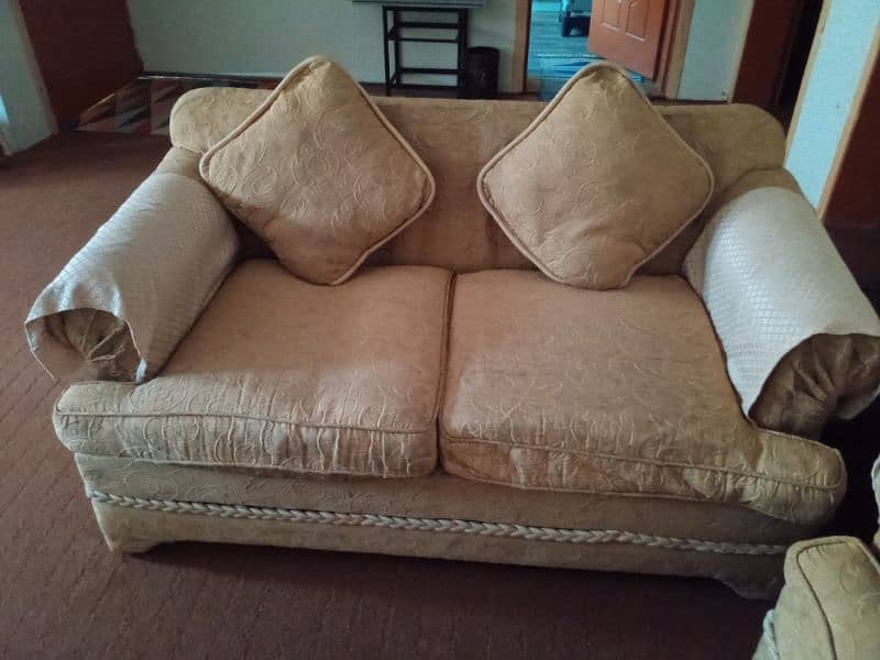 i want to sale my solid wood sofa set 7 seater 2