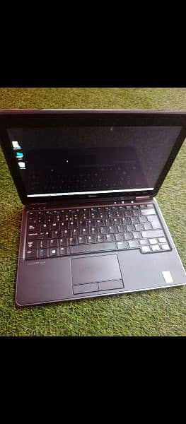 Dell Latitude E7240 1