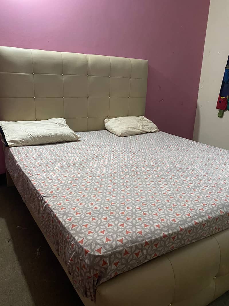 King bed for sale 0