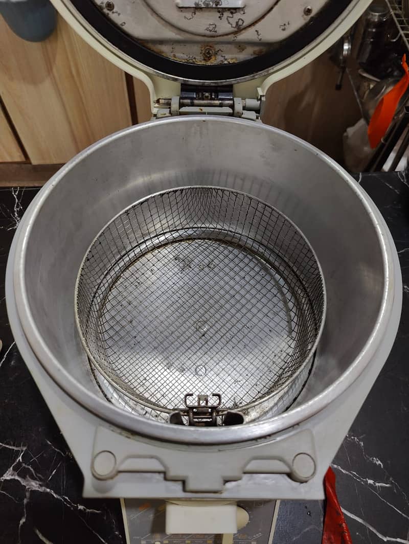 Deep Fryer Non Repair in Genuine Condition 3