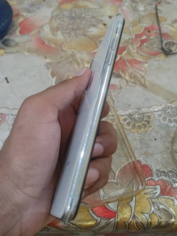 Iphone Xs Max (white) 64 Gb Non - Pta (jv) for sale urgent 9