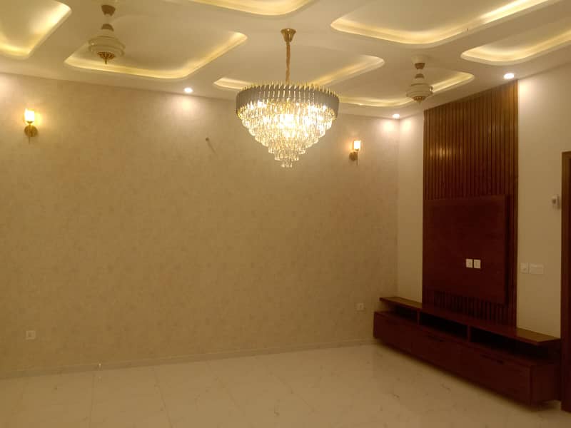 10 Marla Upper Lock Portion For Rent Hot Location Sector C Bahria Town Lahore 4