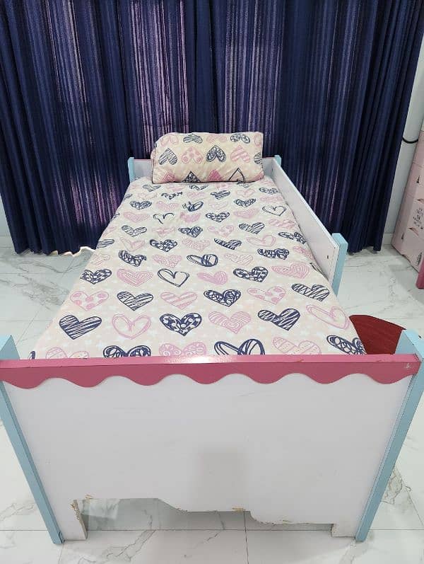 single bed with mattress 0