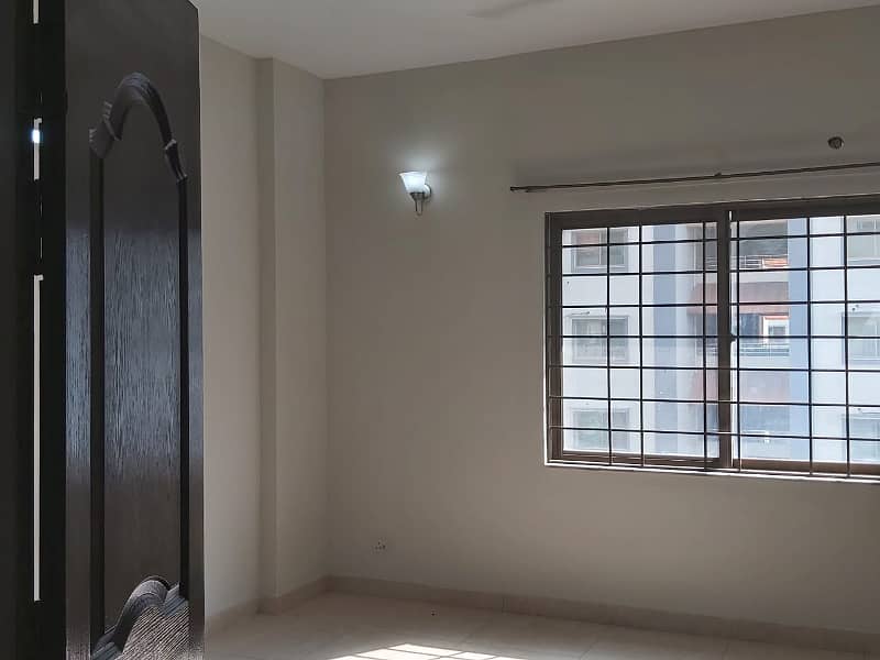 10 Marla Flat for Rent in Askari 11 Lahore 32