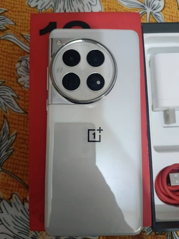 OnePlus 12 16/512 Non pTa brand new condition global vision 8