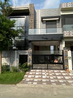 Beautiful Modern Elevation 5 Marla DHA 9 Town House For Sale 0