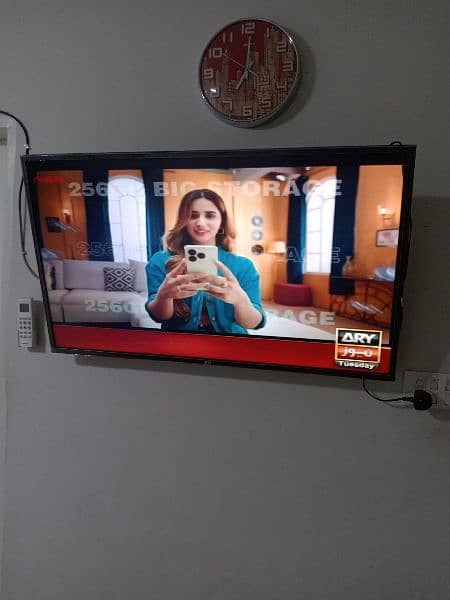 Samsung LCD TV 32 " 3