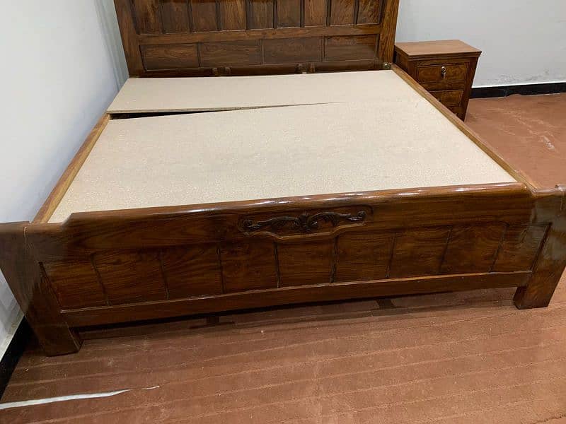 Pure Sheesham Wood bed set glass polish new condition 1