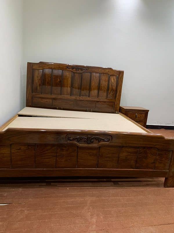 Pure Sheesham Wood bed set glass polish new condition 4