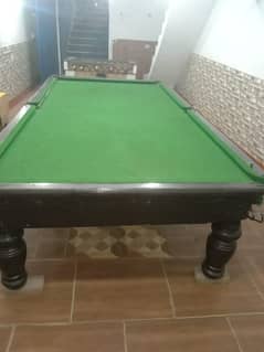 Snooker table 5/10 ka hai