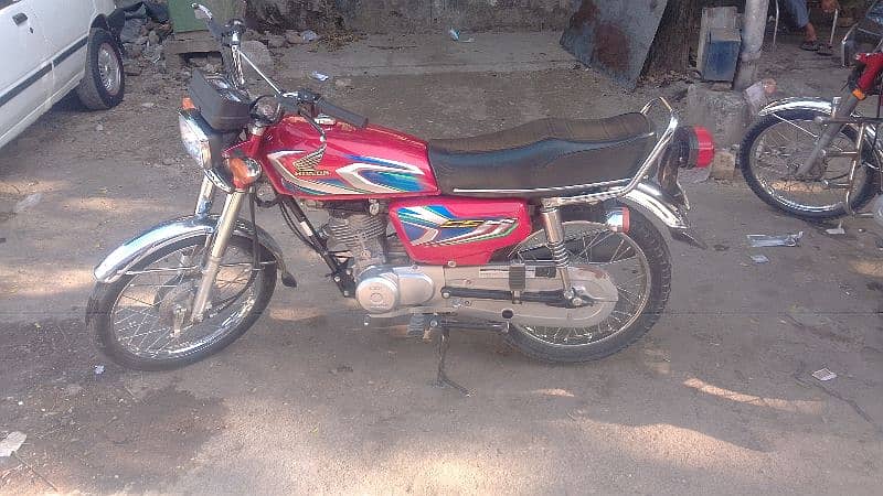 Honda 125 madel 22 Islamabad num 03192252748 call or watsup num 0