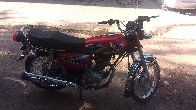 Honda 125 madel 22 Islamabad num 03192252748 call or watsup num 2