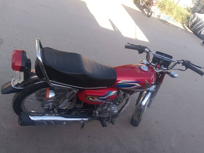 Honda 125 madel 22 Islamabad num 03192252748 call or watsup num 3