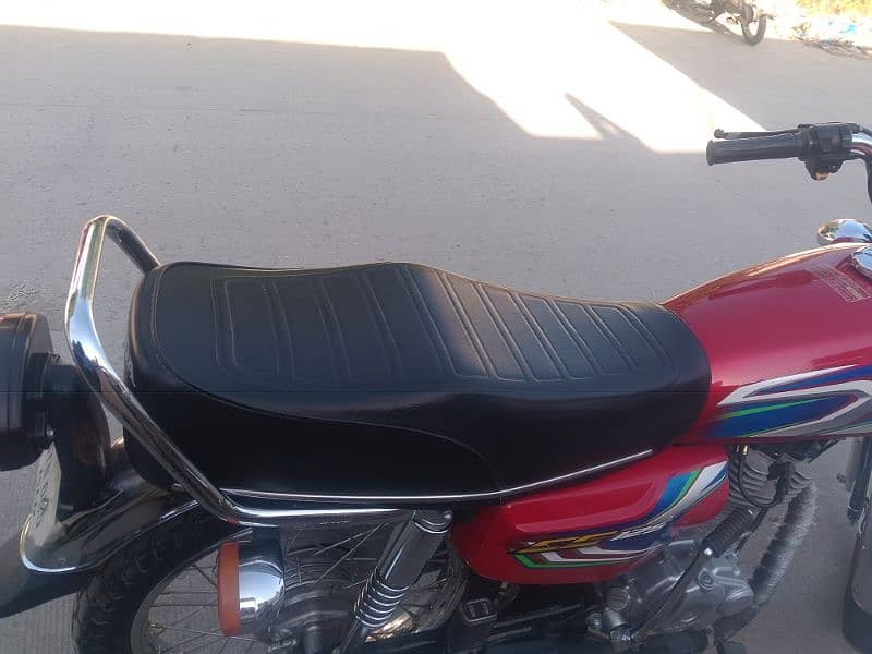 Honda 125 madel 22 Islamabad num 03192252748 call or watsup num 4