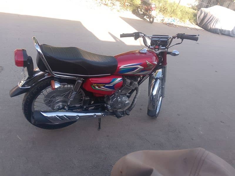 Honda 125 madel 22 Islamabad num 03192252748 call or watsup num 5