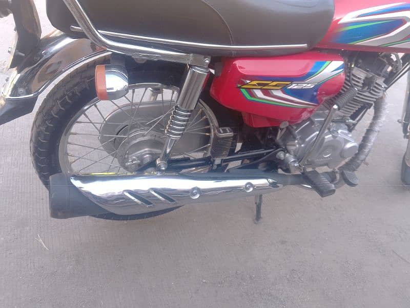 Honda 125 madel 22 Islamabad num 03192252748 call or watsup num 7