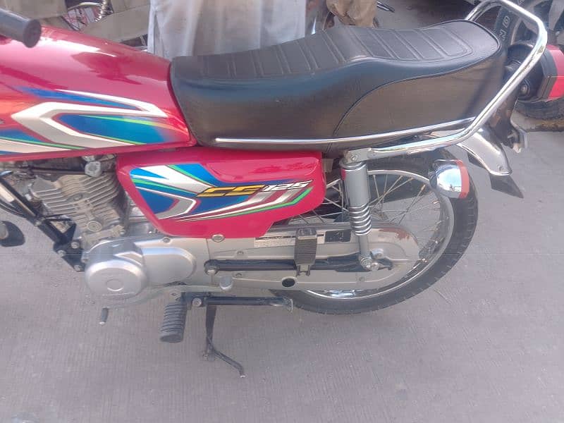 Honda 125 madel 22 Islamabad num 03192252748 call or watsup num 8