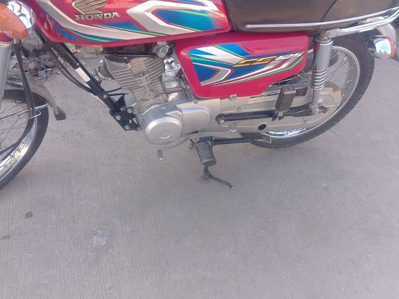 Honda 125 madel 22 Islamabad num 03192252748 call or watsup num 10