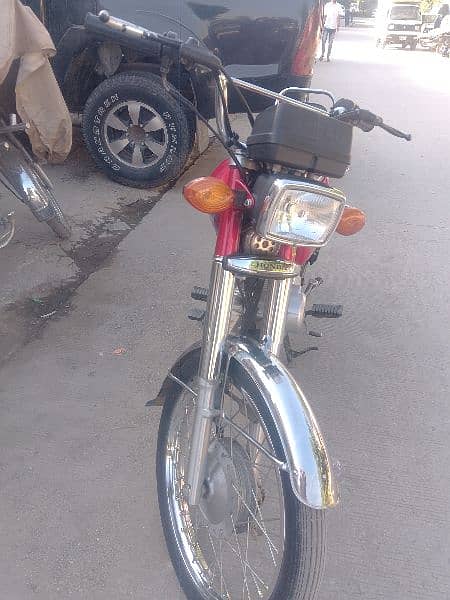 Honda 125 madel 22 Islamabad num 03192252748 call or watsup num 12