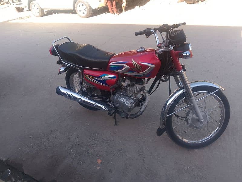 Honda 125 madel 22 Islamabad num 03192252748 call or watsup num 17