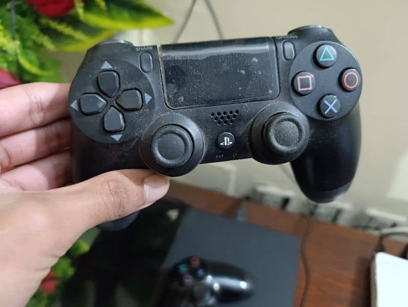 PS4 500GB with two controllers & games 2