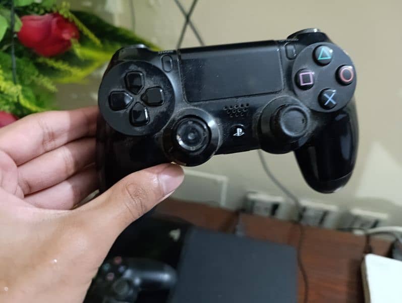 PS4 500GB with two controllers & games 3