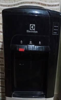 Electolux water dispenser hot and cold