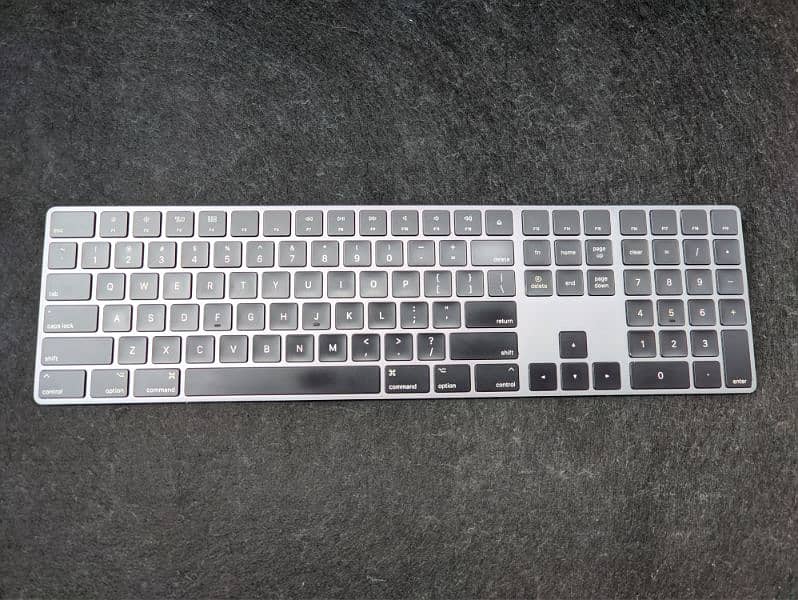 Apple magic 2 space grey wireless Bluetooth rechargeable keyboard 0