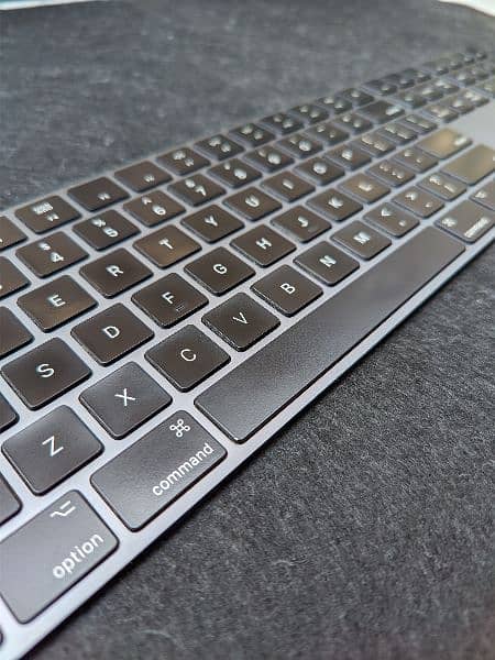 Apple magic 2 space grey wireless Bluetooth rechargeable keyboard 3